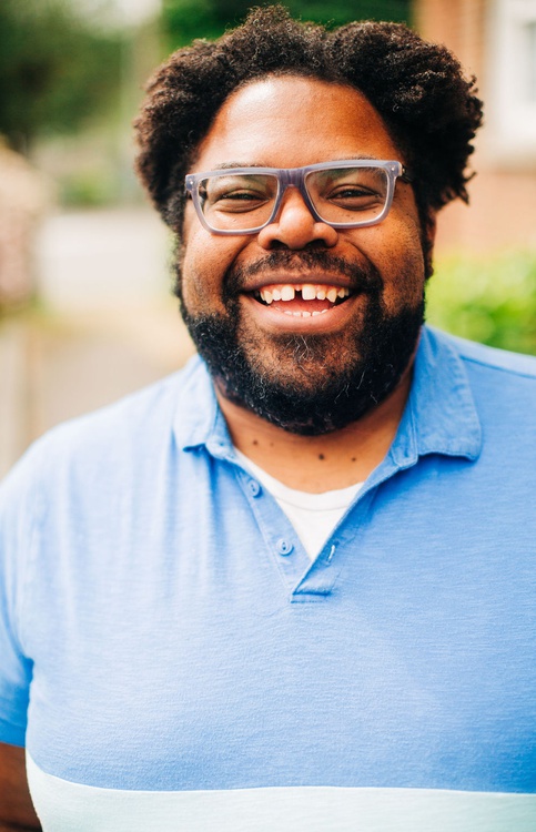 Portrait picture of Jason Curry